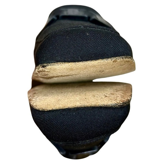 Salvatore Ferragamo Black Fabric Vara Bow Loafers
Size: 7 C (fits true to size) - Picture 7 of 9